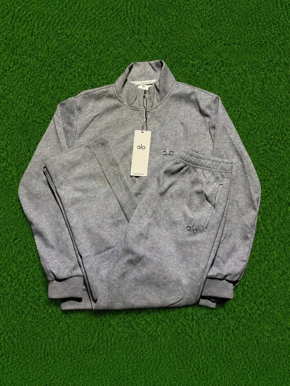 ALO Accolade QZ Pullover & Sweatpants Heather Gray Set Sizes S,M,L *UNISEX*